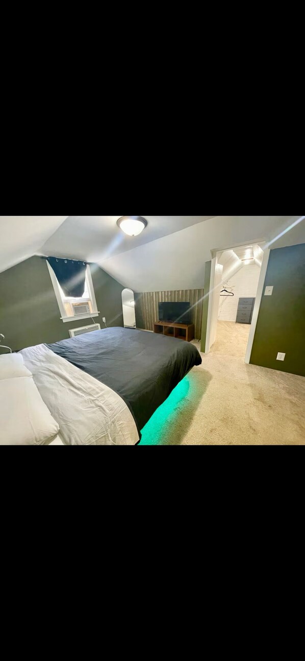3 slaapkamers, een strijkplank/strijkijzer, internet, beddengoed