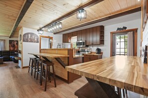 Fridge, microwave, oven, stovetop - The Ranch | Hocking Hills (Creola)