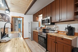 Fridge, microwave, oven, stovetop - The Ranch | Hocking Hills (Creola)