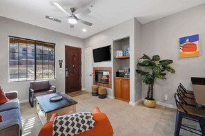 TV, peis og kontorer