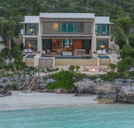 Luxury Room, 5 Bedrooms (Residence) | Frette Italian sheets, premium bedding, in-room safe. The Strand Turks and Caicos