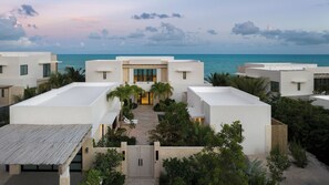 Premium bedding, in-room safe, cots/infant beds, bed sheets