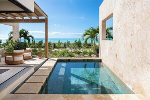 2 outdoor pools