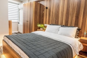 Cribs/infant beds
