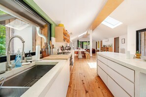 Oven, stovetop, dishwasher