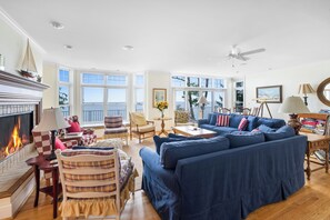 Smart TV, fireplace, table football, ping pong