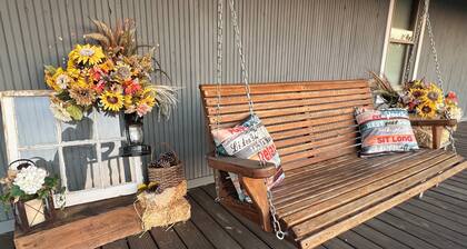 Nanny's Place-Cozy Entire Home Getaway B&B by Shawnee Hills Wine Trail and Parks