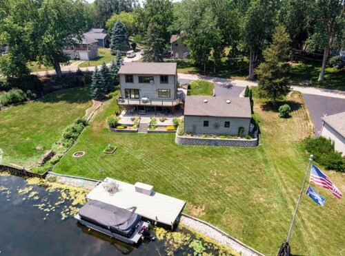 3-Bedrooms, 2 Bathrooms, Full Kitchen, and Full Basement