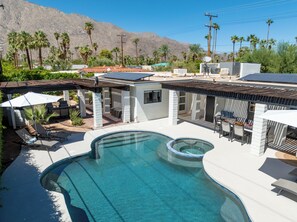 Et oppvarmet basseng