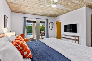 3 bedrooms, desk, iron/ironing board, free WiFi