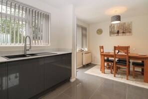 Dishwasher, cookware/dishes/utensils - Walmer Court Farmhouse (Deal)