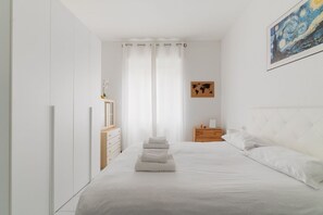 2 slaapkamers, een strijkplank/strijkijzer