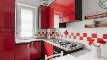 Réfrigérateur, grille-pain