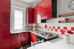 Fridge, oven, stovetop, electric kettle