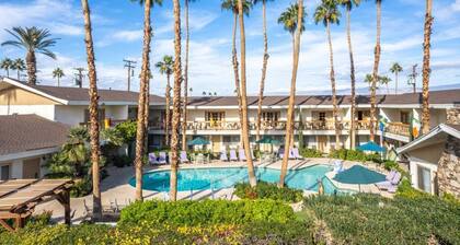 Charming hotel with pool, hot tub, putting green and cafe'