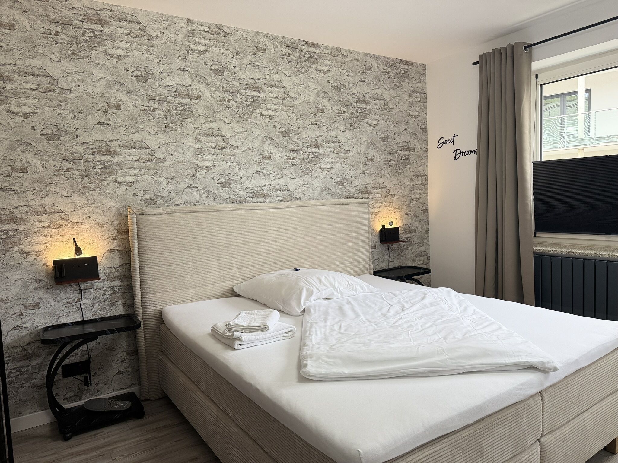 Schlafzimmer 1