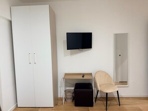 Δίκλινο Δωμάτιο (Double ή Twin) | Χρηματοκιβώτιο στο δωμάτιο, γραφείο, χώρος εργασίας για λάπτοπ 