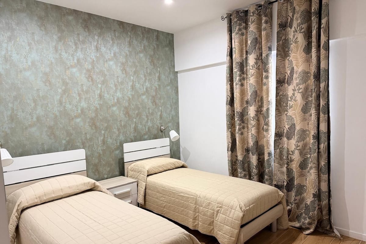 Quarto triplo | Cofres nos quartos, Wi-Fi de cortesia