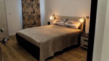 In-room safe, desk, laptop workspace, free WiFi