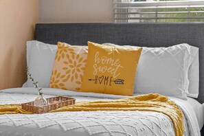 6 bedrooms, iron/ironing board, WiFi, bed sheets