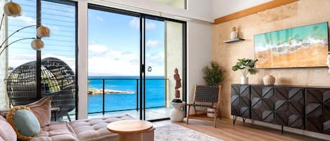 Condo (4 Bedrooms) | Living room