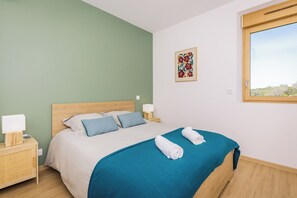 4 bedrooms, iron/ironing board, travel crib, free WiFi