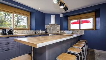 Refrigerador, microondas, horno y lavavajillas