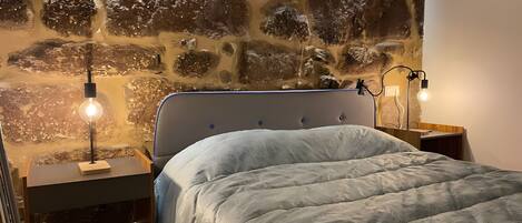 3 habitaciones, tabla de planchar con plancha, wifi y ropa de cama