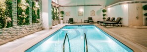 Outdoor pool - Alraya Homes by Betu  (Abu Dhabi)