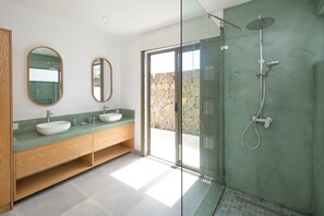 Hair dryer, towels - To complete (Grand Baie)