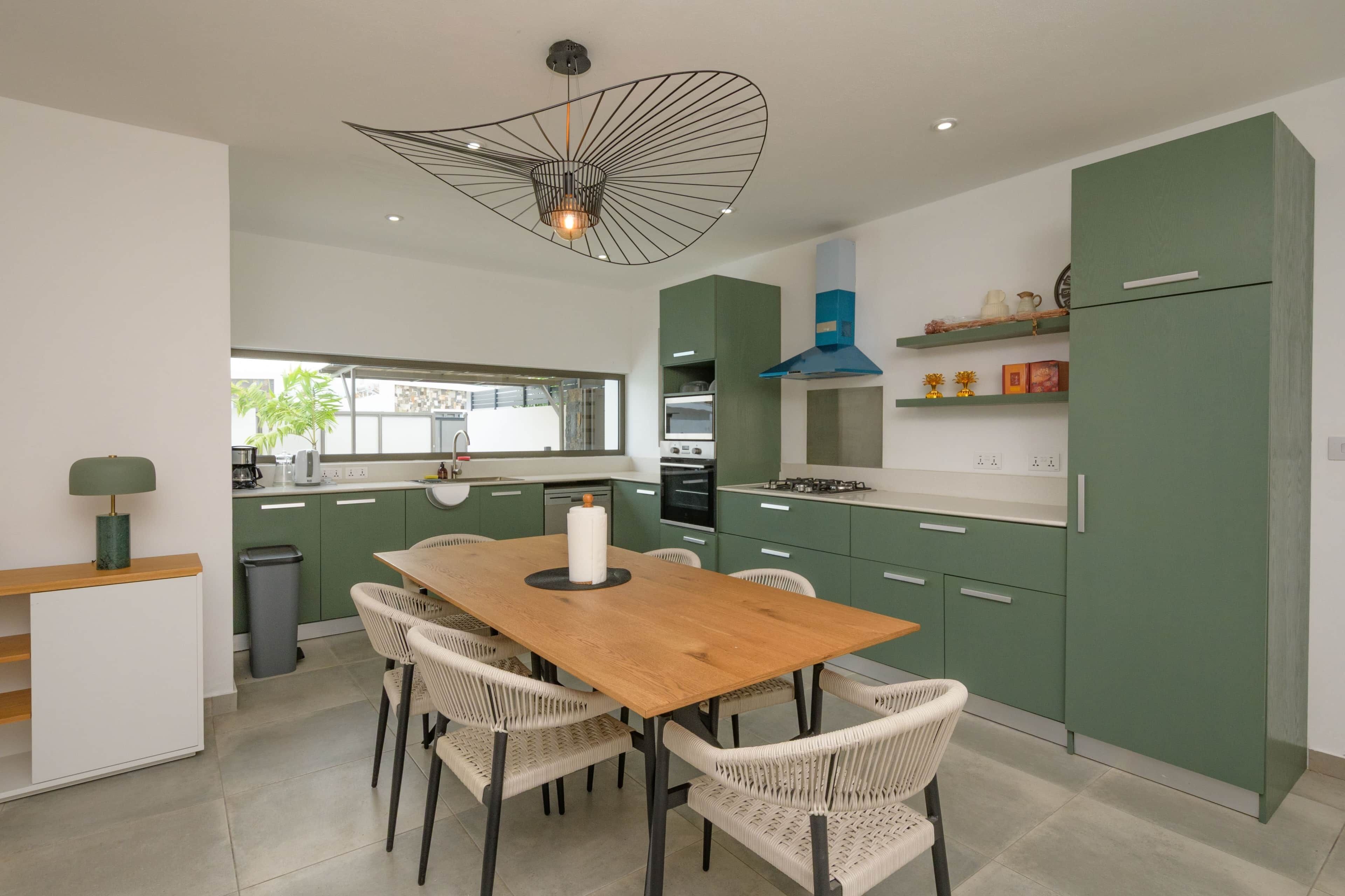 ثلاجة، ميكروويف، فرن، موقد طهي مسطح