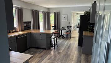 Micro-ondes, four, plaque de cuisson, lave-vaisselle