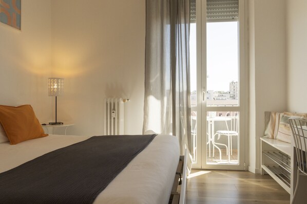 Chambre panoramique double, salle de bain attenante | Accès au Wi-Fi (inclus), literie fournie