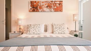 Chambre Double Supérieure, salle de bains attenante, vue ville