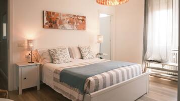 Chambre Double Supérieure, salle de bains attenante, vue ville