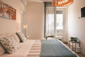 Superior Double Room, Ensuite, City View | Free WiFi - MILANO 71 (Milan)