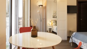 Estudio urbano, baño en la habitación | Wifi gratis y ropa de cama 