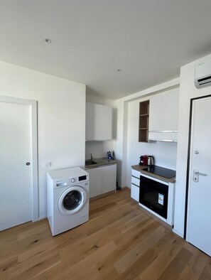 Mikroaaltouuni, uuni, liesi, astianpesukone