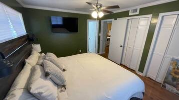 4 bedrooms, WiFi, bed sheets