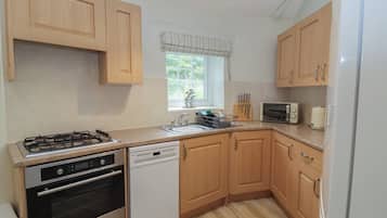 Dishwasher, cookware/dishes/utensils