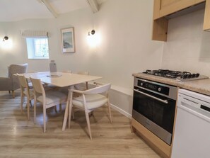 Rentaplats i utensilis de cuina, vaixella i coberteria 