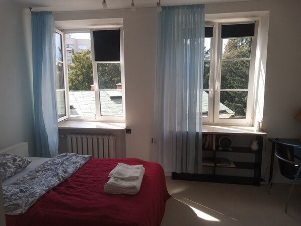 1 bedroom, iron/ironing board, internet, bed sheets