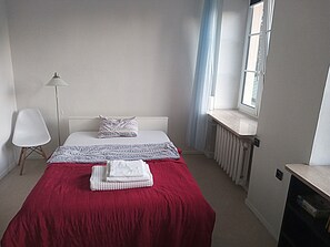 1 sovrum, strykjärn/strykbräda, internet och sängkläder