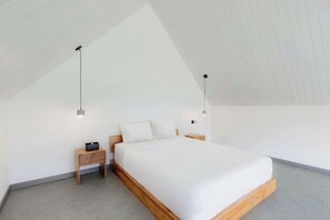 A bedroom with a single bed, a nightstand, and two pendant lights. - Faro Cabin Kintamani (Bali)