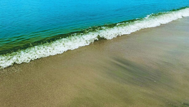 A beach with clear turquoise water and a sandy shore. - Leelavadee Villa Sea Views (Tha Sala)