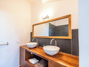 Douche, serviettes fournies