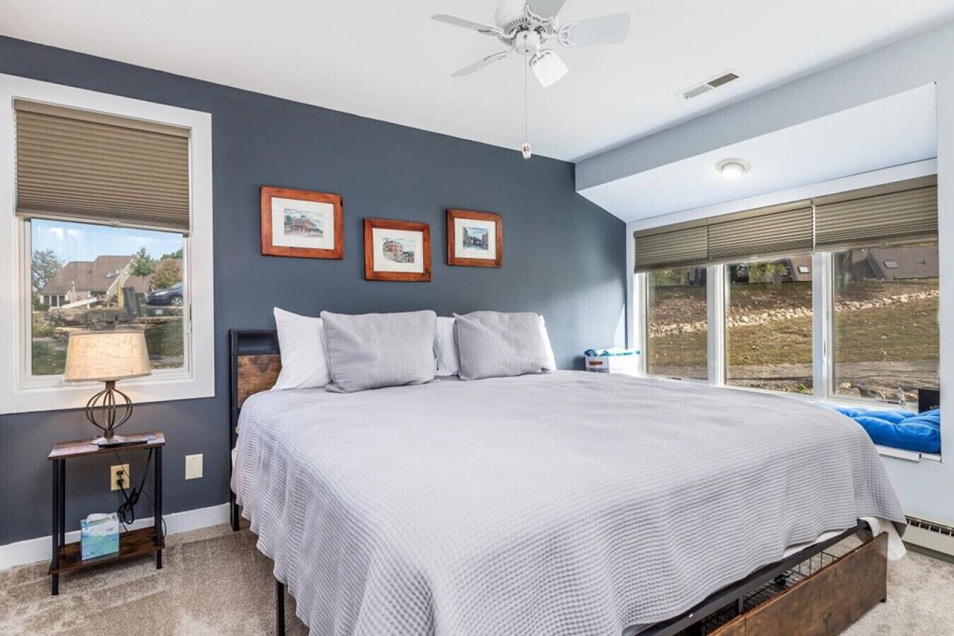 3 bedrooms, desk, WiFi, bed sheets