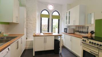 Dishwasher, cookware/dishes/utensils