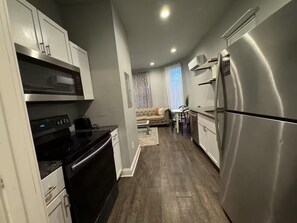 Microwave, oven, stovetop, dishwasher - The B Flat (Springfield, Missouri)