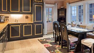 Frigorifero, forno, piano cottura, lavastoviglie